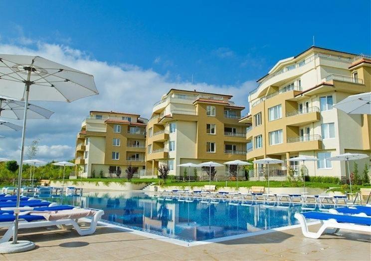 Аппартамент Pines Beach Resort Бяла Экстерьер фото