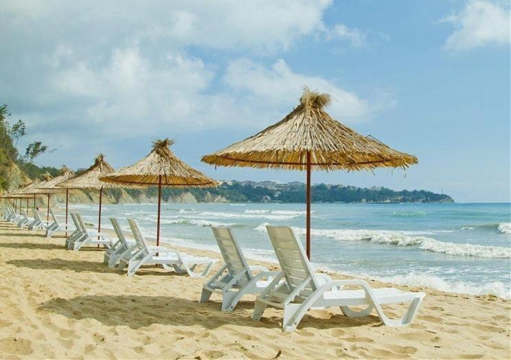 Аппартамент Pines Beach Resort Бяла Экстерьер фото