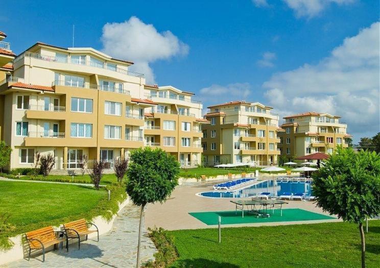 Аппартамент Pines Beach Resort Бяла Экстерьер фото